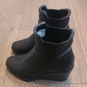 Sorel after dark boots